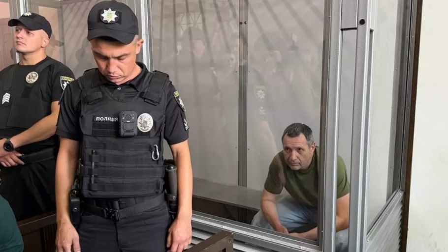 Новини України - Прикривається сином? Новий мотив вбивства Парубія