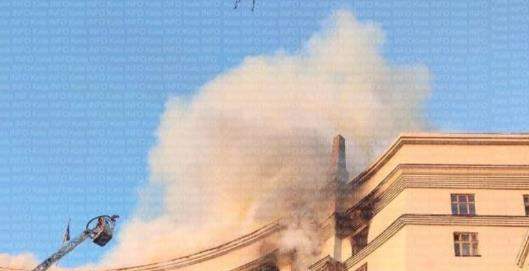 Reuters повідомляє про задимлення над будівлею Кабміну після атаки дронів
