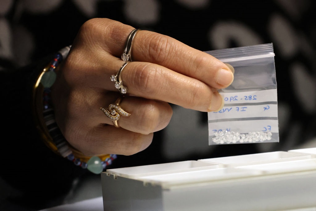 Новини бізнесу - Росія влаштувала хаб у Вірменії для вивезення підсанкційних алмазів - ЗМІ