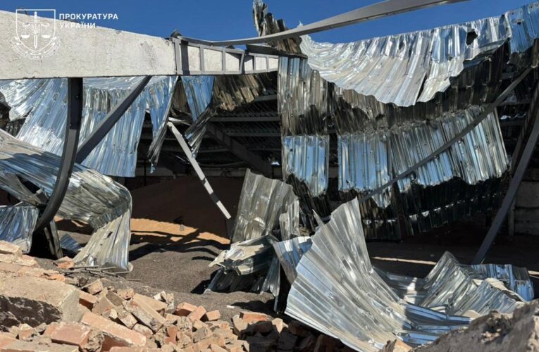 Росіяни вдарили по складах із зерном на Одещині, є поранений