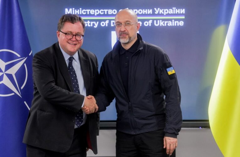 Шмигаль зустрівся з представником НАТО