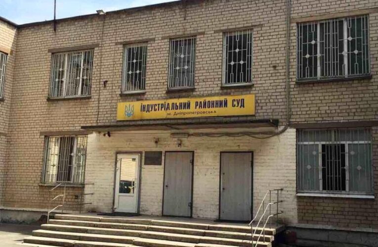 Суд виніс вирок військовому за вбивство двох жінок і поліціянтів