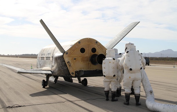 Новини світу - Трамп оголосив про передислокацію штабу Космічного командування США