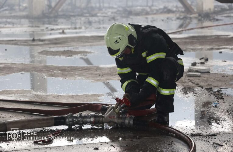У Дніпрі ліквідували масштабну пожежу