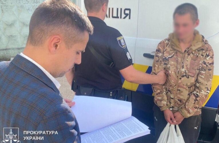 У Києві чоловік пограбував пораненого військового на візку