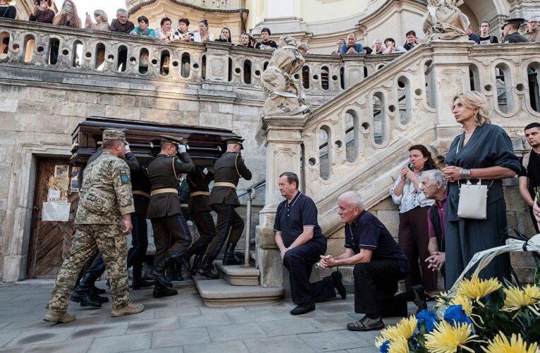 У Львові проходить церемонія прощання з Парубієм
