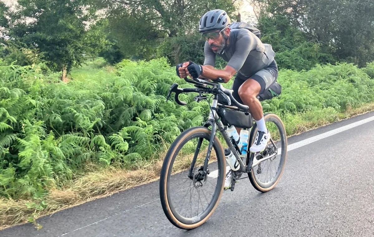 Новини світу - У РФ затримали француза, який намагався перетнути Євразію на велосипеді