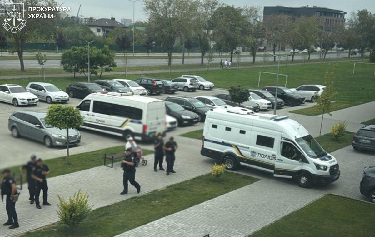 Новини України - Убивство Парубія: затриманий отримав підозру