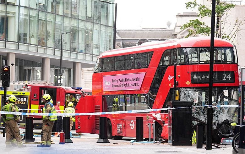 Новини світу - В Лондоні двоповерховий автобус в'їхав у натовп: 17 потерпілих