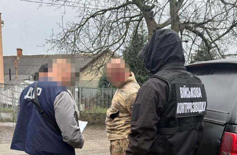 Військовий посадовець постане перед судом за вимагання грошей у підлеглих