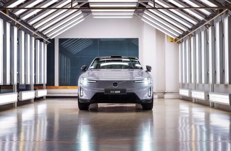 Volvo розпочала виробництво ES90