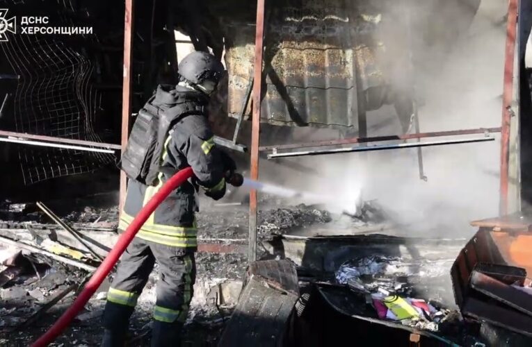Херсон: російські війська завдали удару по міському ринку – загинув чоловік