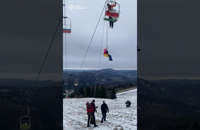 Рятувальники зняли з підйомника 78 людей, з них 39 дітей.