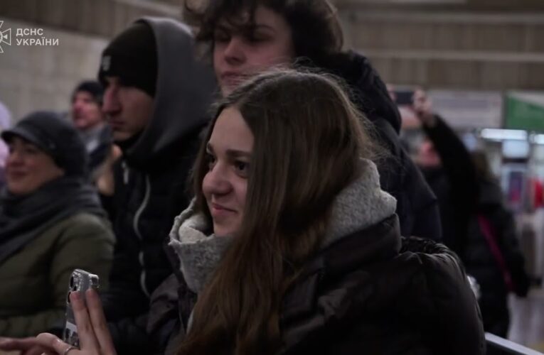 Музика, що єднає: Оркестр ДСНС привітав киян із прийдешнім Різдвом 🎄