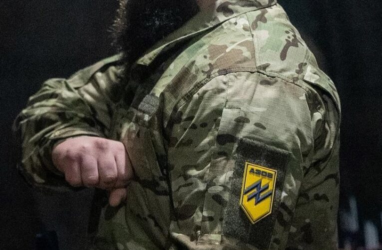 “Азовці” встановили прапор України в Родинському