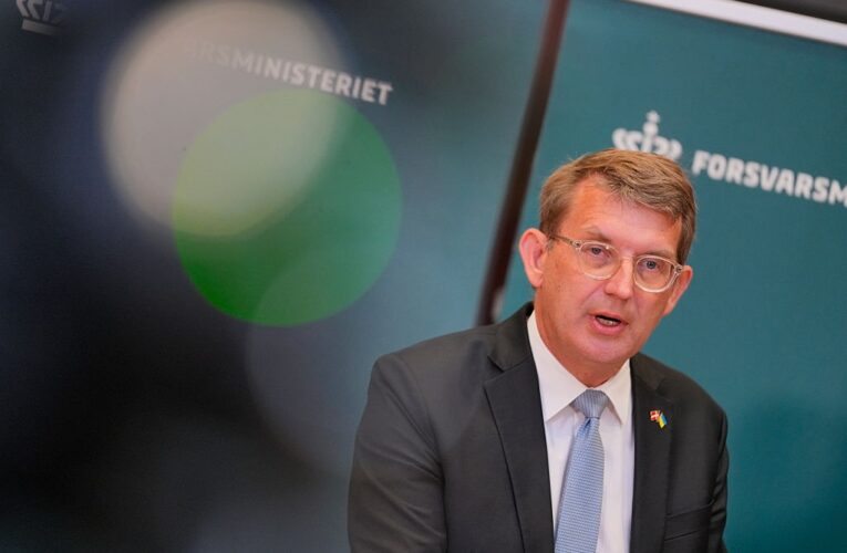 Данія майже вдвічі скоротить допомогу Україні