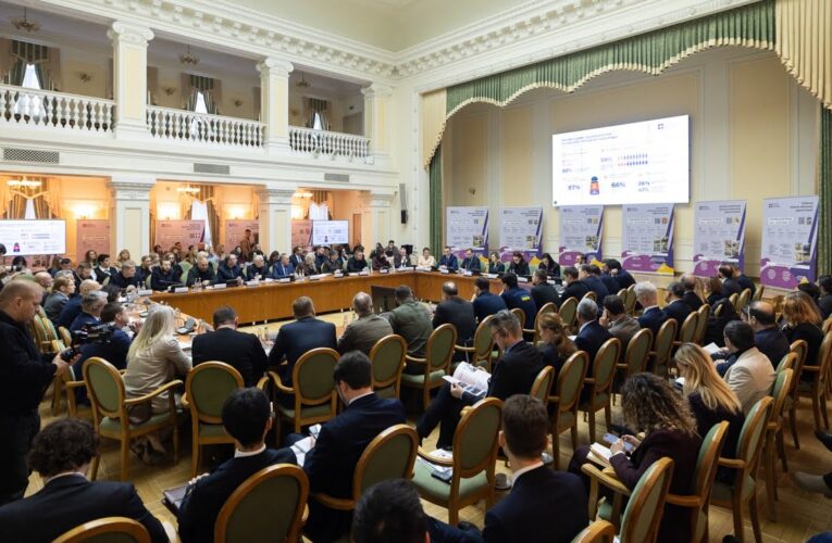 Олена Зеленська взяла участь у засіданні, присвяченому реалізації реформи шкільного харчування