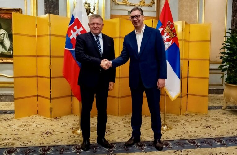 Фіцо поскаржився на невдалий старт саміту в Брюсселі і пошкоджений літак