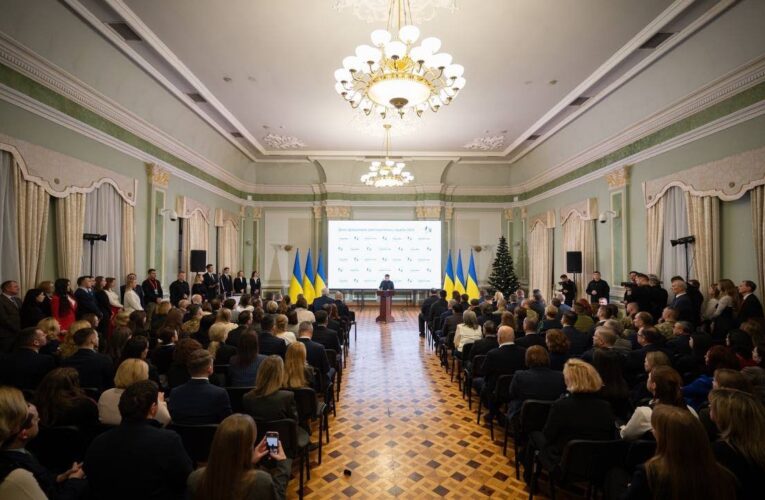 Володимир Зеленський привітав дипломатичних працівників із професійним святом