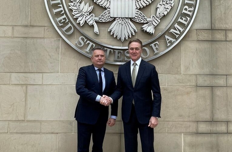 Кислиця прибув на переговори до Китаю