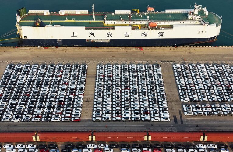 Китай удвічі скоротив постачання авто до Росії