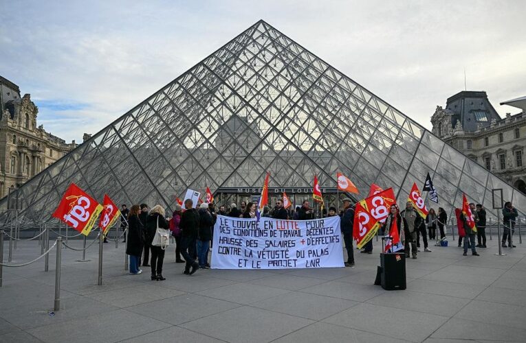 Лувр закрили через страйк працівників музею