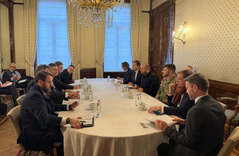 Мирна угода: Умєров провів переговори в Європі