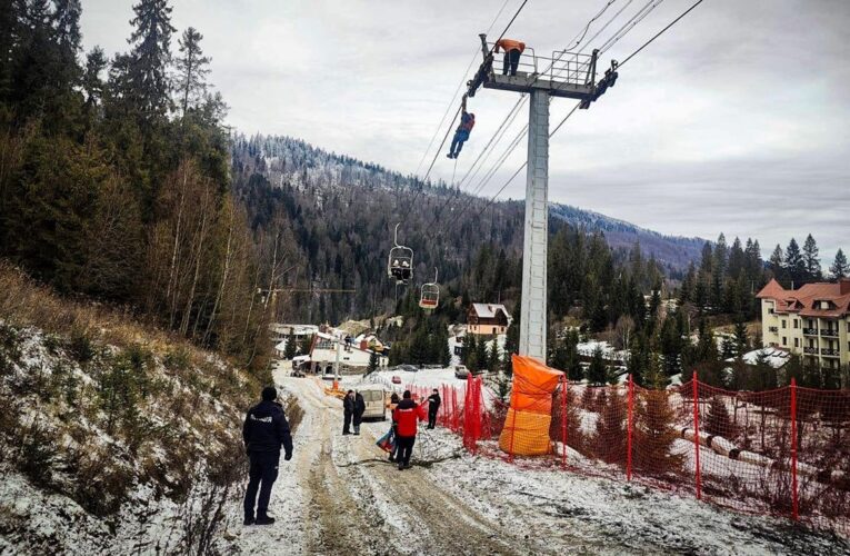 На горі на Львівщині 80 людей застрягли на підйомнику
