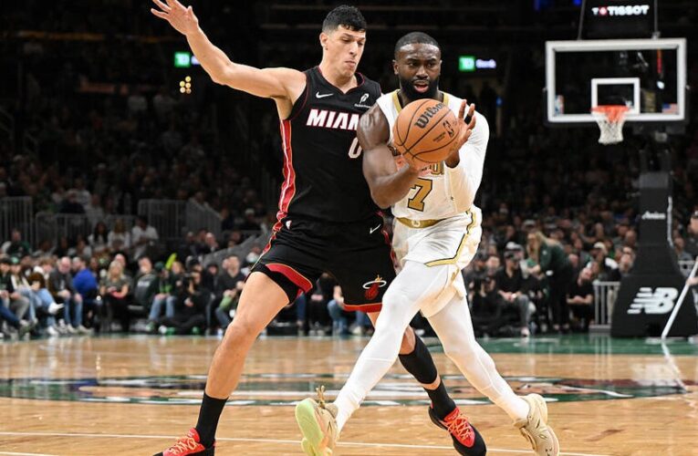 НБА: Бостон впевнено переміг Майамі