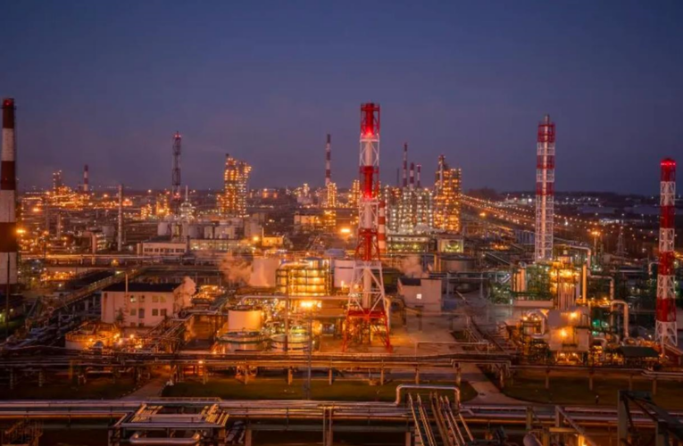 Один із найбільших НПЗ Росії зупинив роботу після атаки дронів – ЗМІ