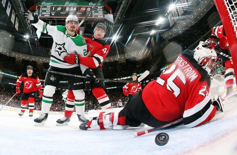 Перемога та розгром: результати ночі в НХЛ
