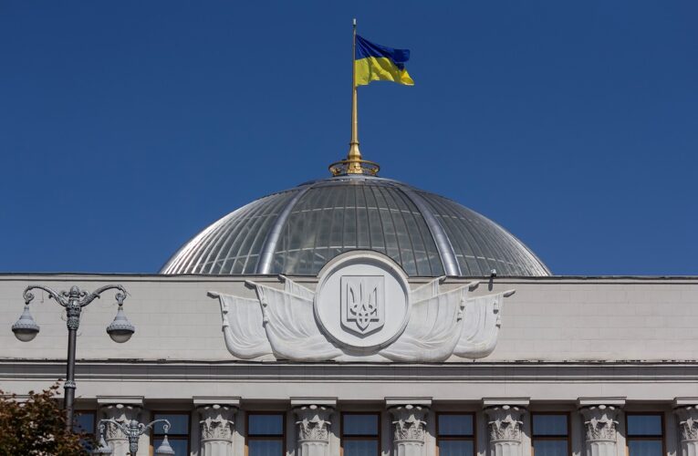 Російську виключили з переліку мов, які потребують особливого захисту