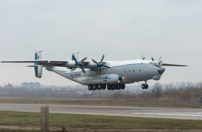 Розвалився в повітрі. Падіння літака в Росії