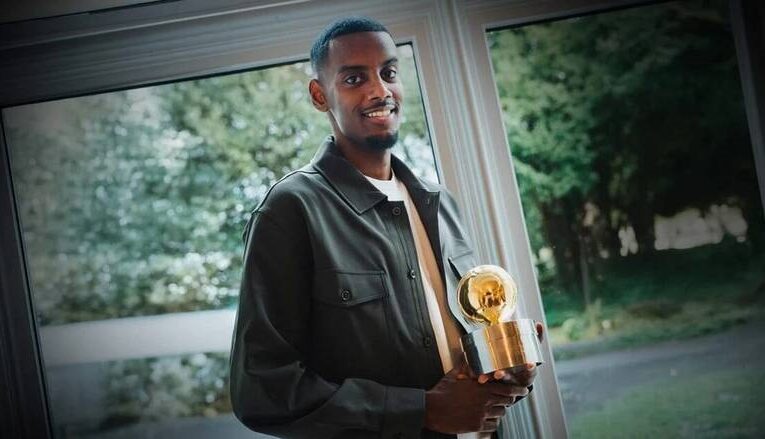 Шведи нагородили Александра Ісака Золотим м’ячем