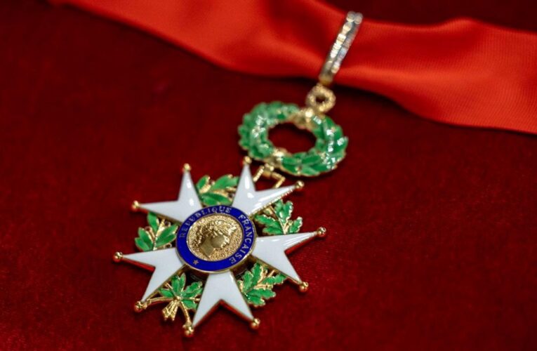 Сирський отримав найвищу нагороду Франції