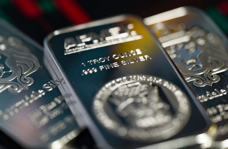 Срібло оновило історичний максимум у $75