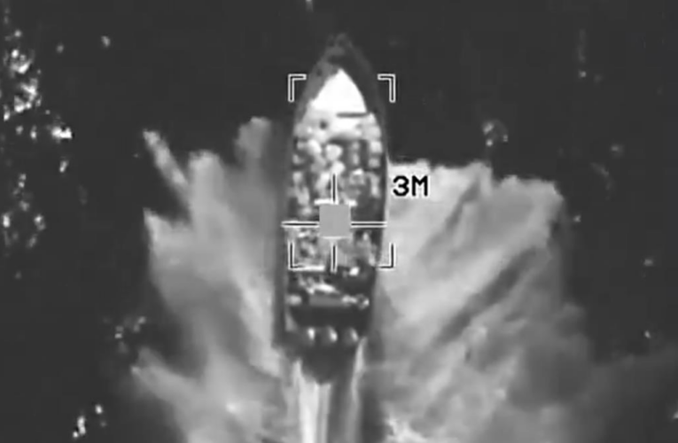 США вдарили по судну в Тихому океані