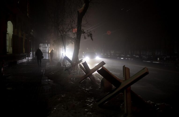 Стало відомо, як відключатимуть світло у вівторок