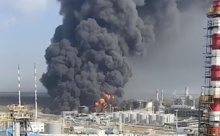 Своя сорочка ближча: США дозволяють нищити нафтову галузь РФ