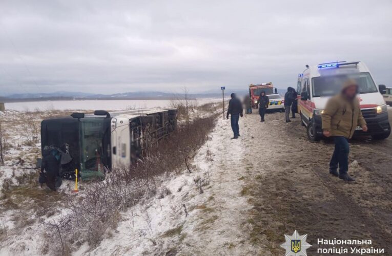 У ДТП потрапив рейсовий автобус на Прикарпатті