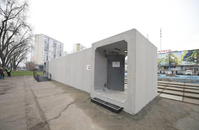 У Києві встановили перше мобільне укриття