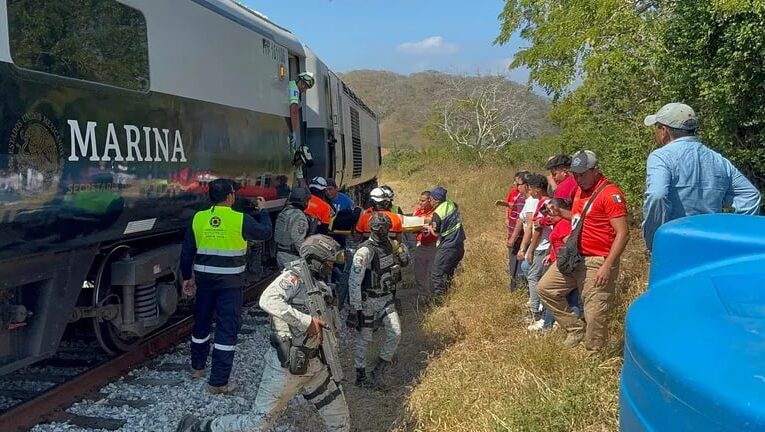 У Мексиці потяг зійшов із рейок: щонайменше 13 загиблих