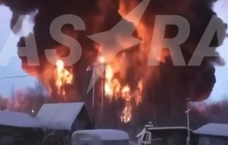 У російському Рибінську пролунали вибухи, загорілися резервуари з пальним