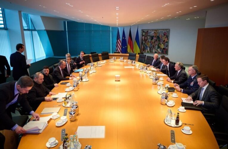 Україна і США відновили переговори в Берліні – ЗМІ