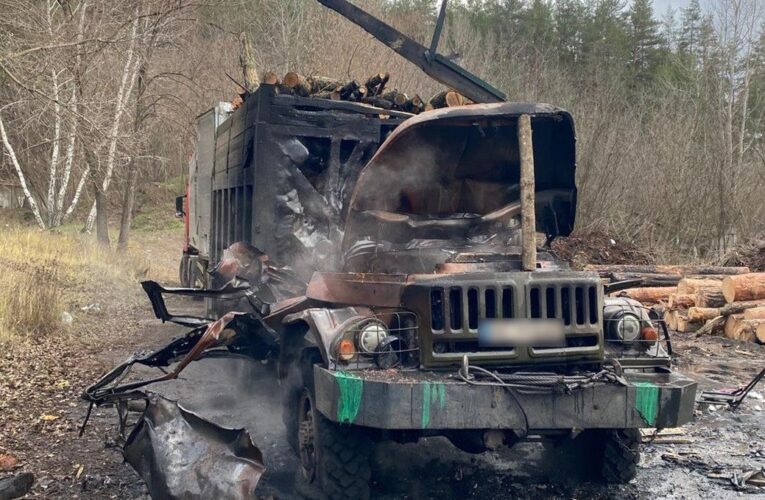 В Ізюмі дрон росіян вдарив по вантажівці: є жертви