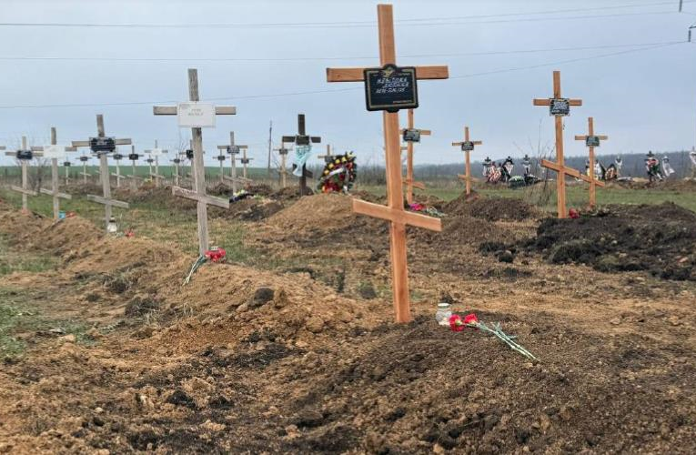 В Ізюмі перепоховали 449 людей, які загинули під час окупації