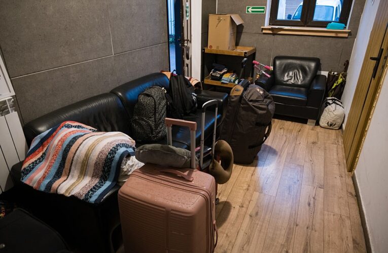 В Польщі українських біженців “виганяють” з державного житла – ЗМІ