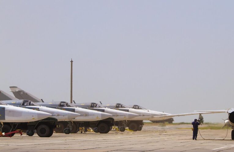 В РФ померли два льотчики, яких катапультувало з літака – соцмережі