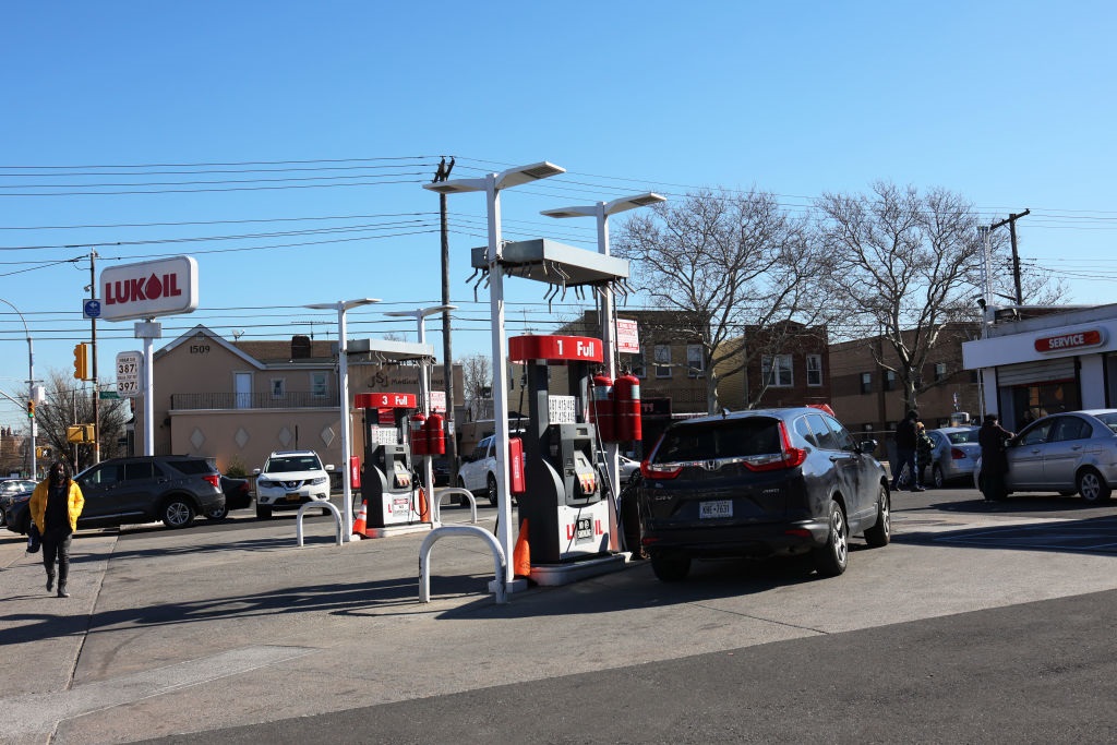 Новини бізнесу - В США Лукойл змушений працювати лише з дрібними банками - ЗМІ