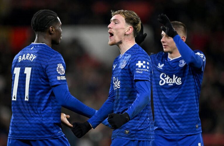 Вечір АПЛ для українців: успіх Евертона Миколенка і нічия Челсі